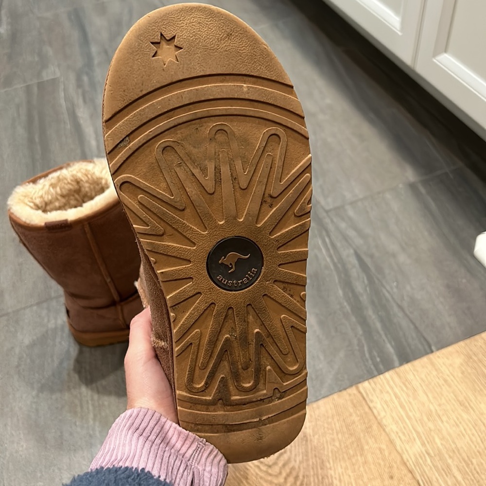 Lightly worn uggs - Picture 4 of 5